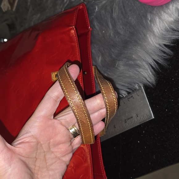 LOUIS VUITTON Vernis Red Tote bag - Picture 4 of 17